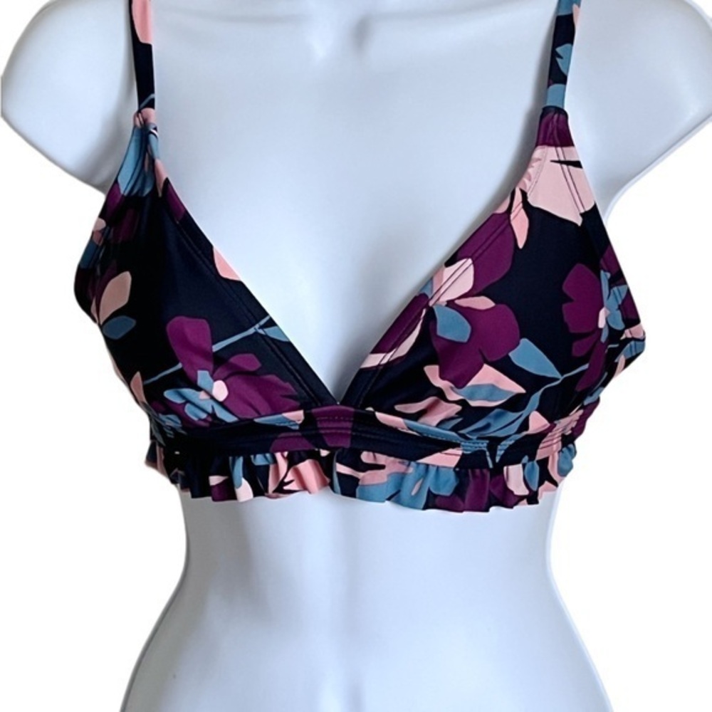 Size small excellent condition bikini top